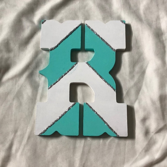 Hand painted K decor - Picture 1 of 3